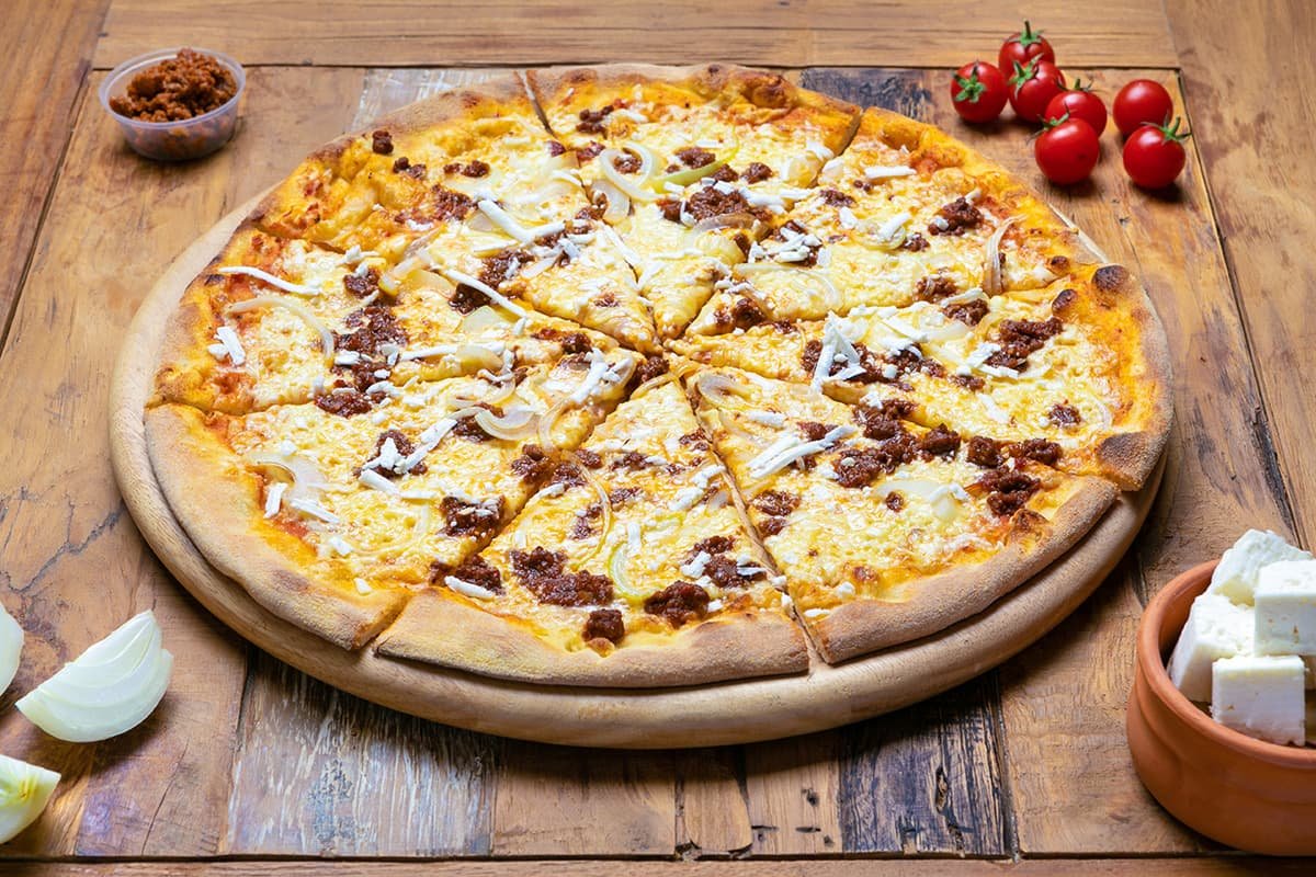 Minced meat pizza - Pizza Beer Official
