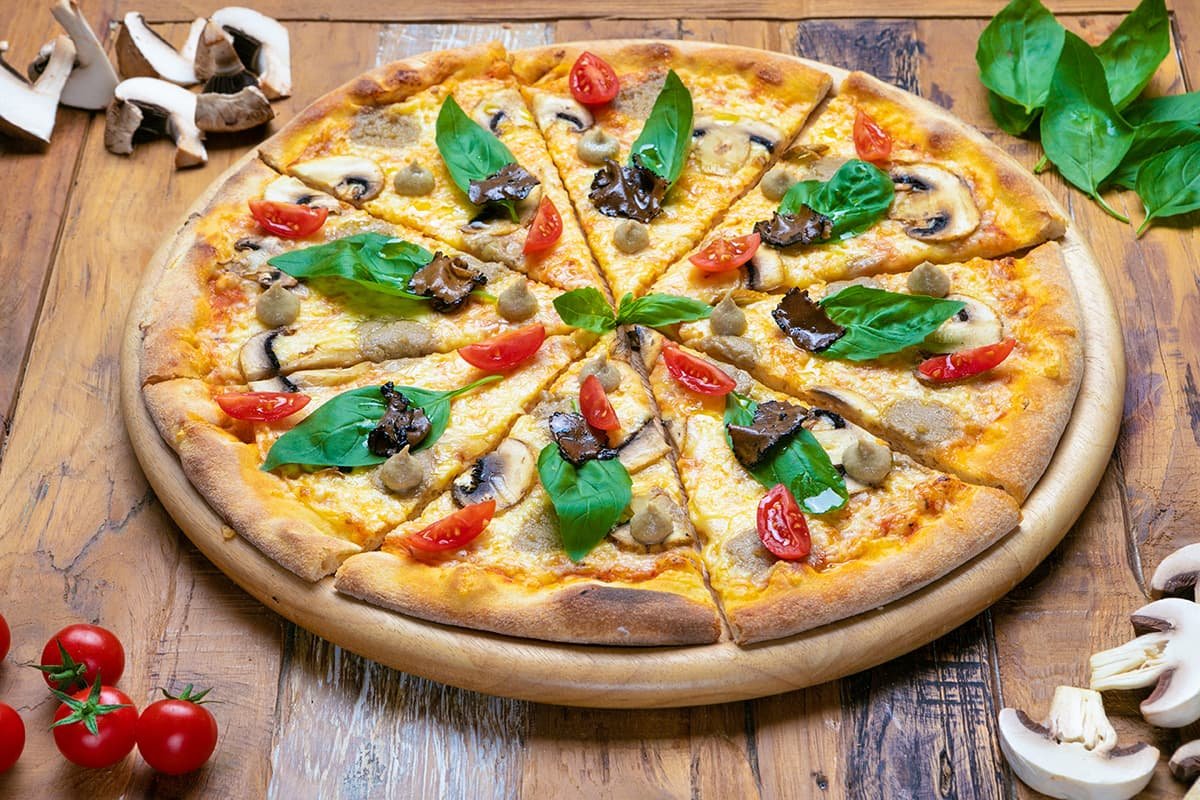 Basil pizza - Pizza Beer Official